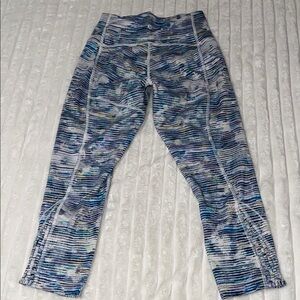 Lululemon True Self Crop High Rise | Size 6 ?